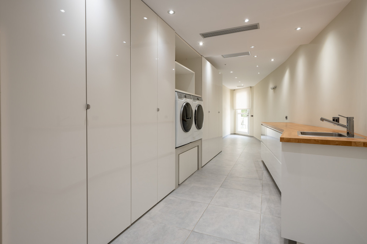 4 Bed Townhouse for sale in Benahavís Costa Del Sol, Málaga, Spain