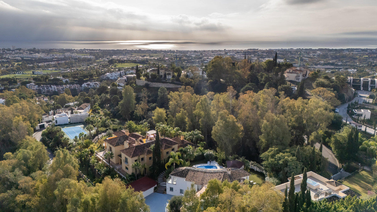 4 Bed Townhouse for sale in Benahavís Costa Del Sol, Málaga, Spain