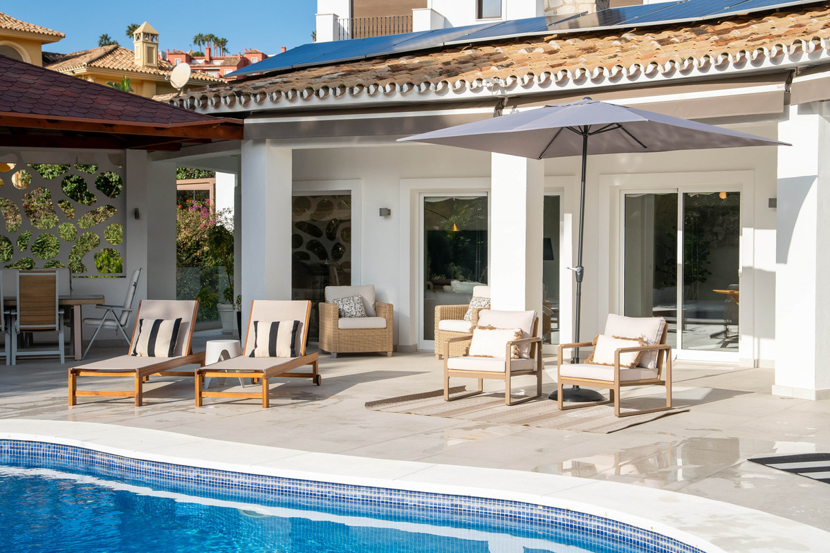 4 Bed Townhouse for sale in Benahavís Costa Del Sol, Málaga, Spain