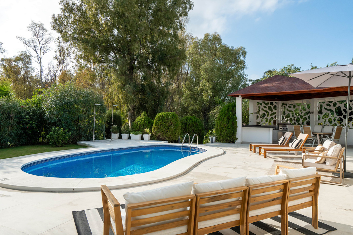4 Bed Townhouse for sale in Benahavís Costa Del Sol, Málaga, Spain