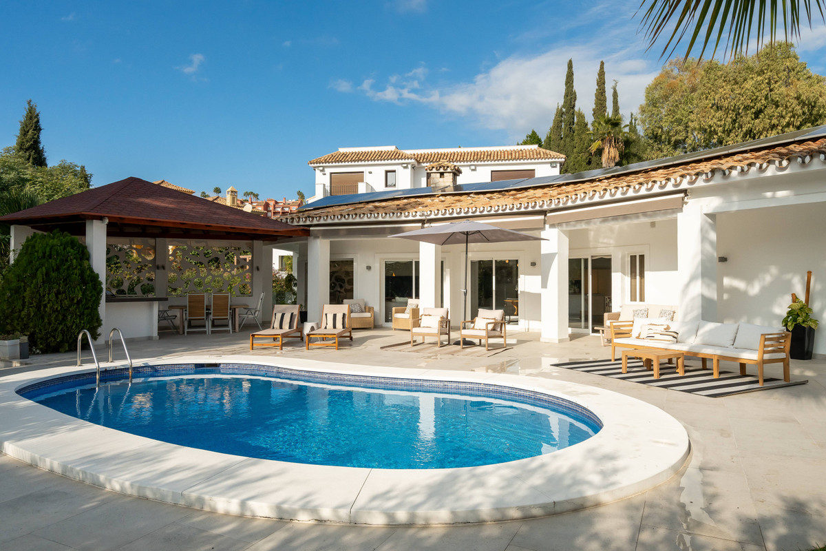 4 Bed Townhouse for sale in Benahavís Costa Del Sol, Málaga, Spain