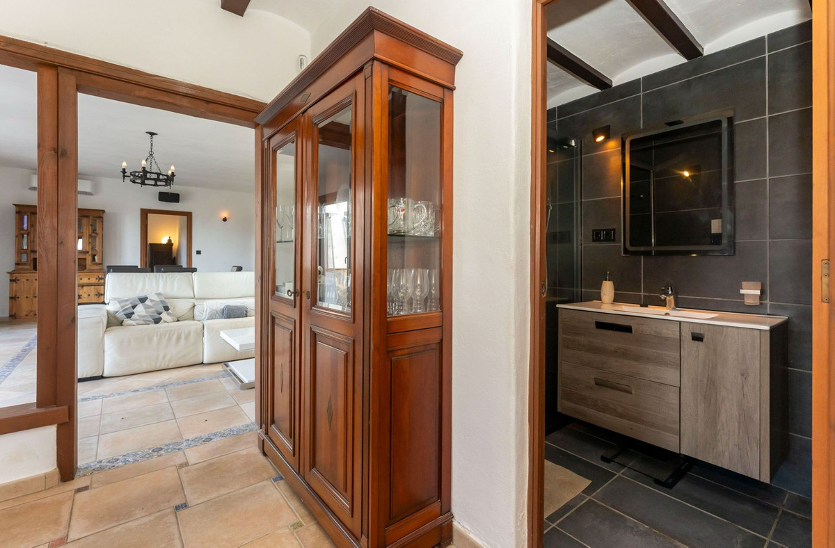 3 Bed Townhouse for sale in Alora Costa Del Sol, Málaga, Spain