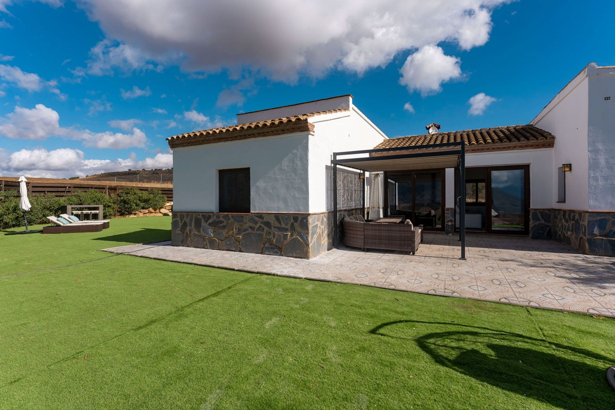3 Bed Townhouse for sale in Alora Costa Del Sol, Málaga, Spain