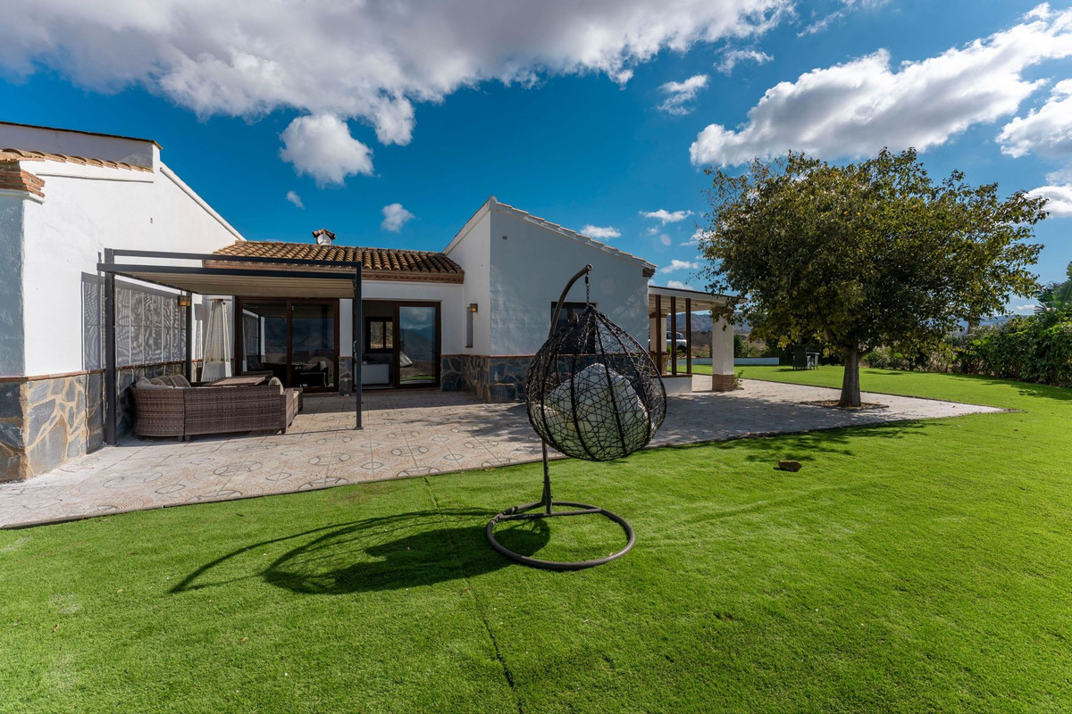 3 Bed Townhouse for sale in Alora Costa Del Sol, Málaga, Spain