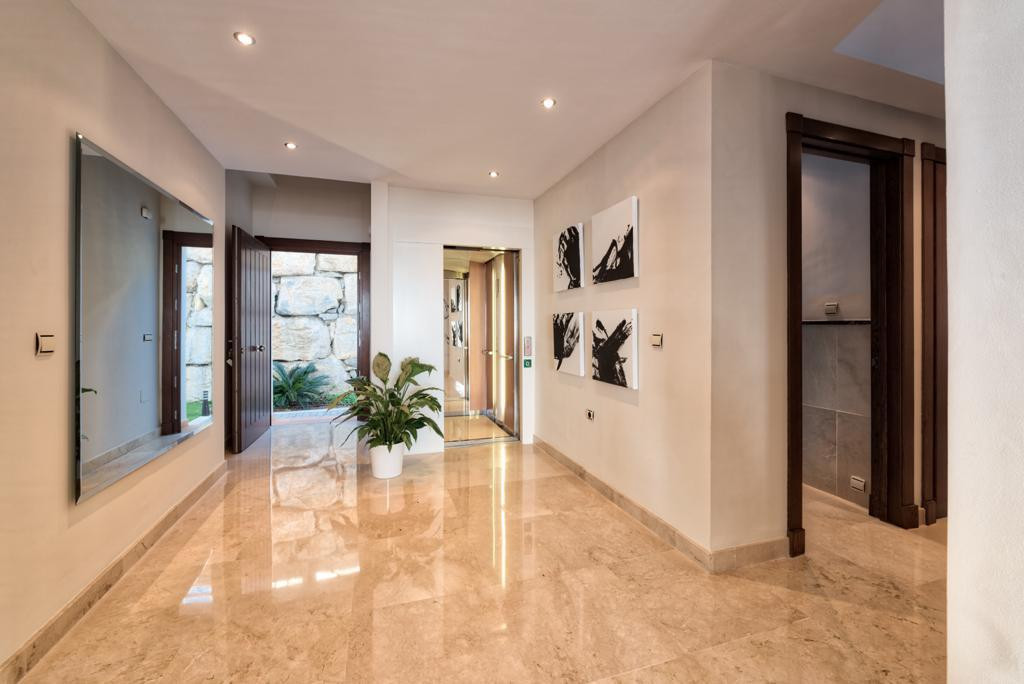 5 Bed Townhouse for sale in Benahavís Costa Del Sol, Málaga, Spain