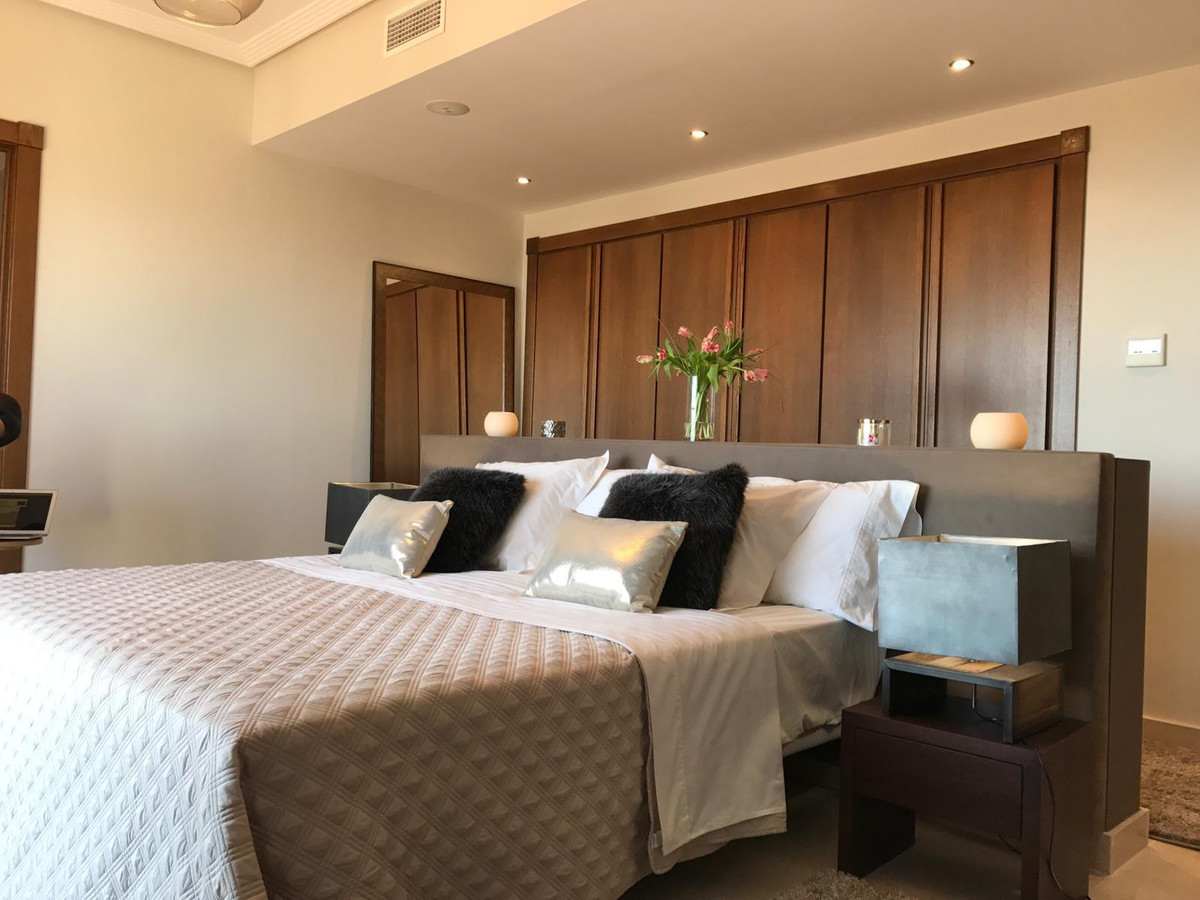 5 Bed Townhouse for sale in Benahavís Costa Del Sol, Málaga, Spain