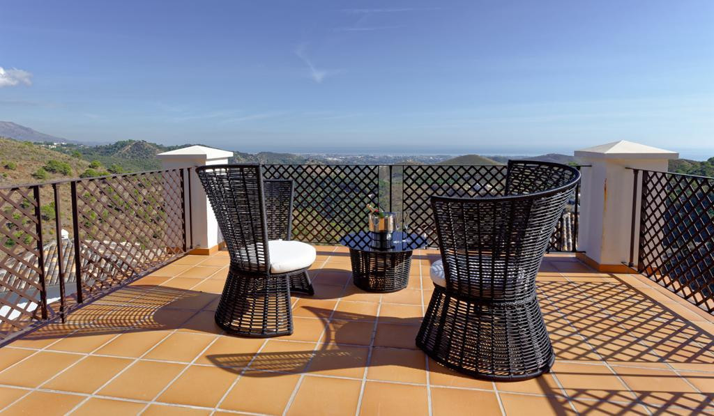 5 Bed Townhouse for sale in Benahavís Costa Del Sol, Málaga, Spain