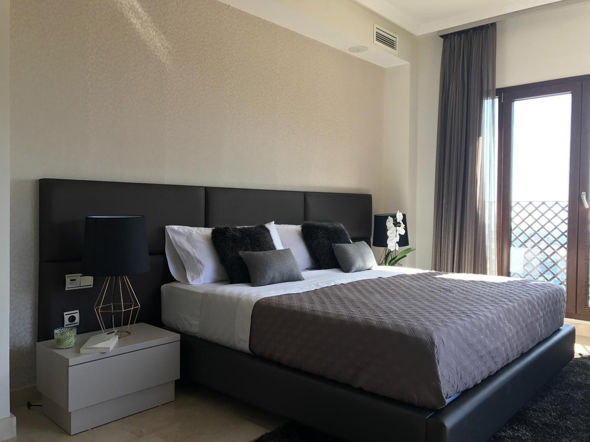 5 Bed Townhouse for sale in Benahavís Costa Del Sol, Málaga, Spain