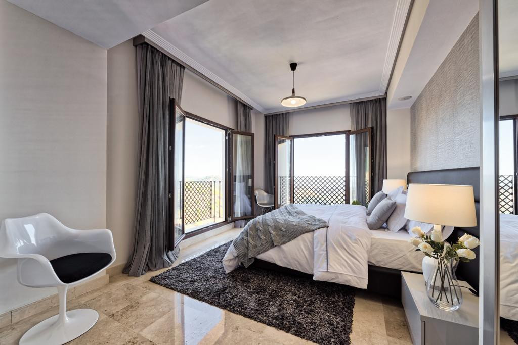5 Bed Townhouse for sale in Benahavís Costa Del Sol, Málaga, Spain