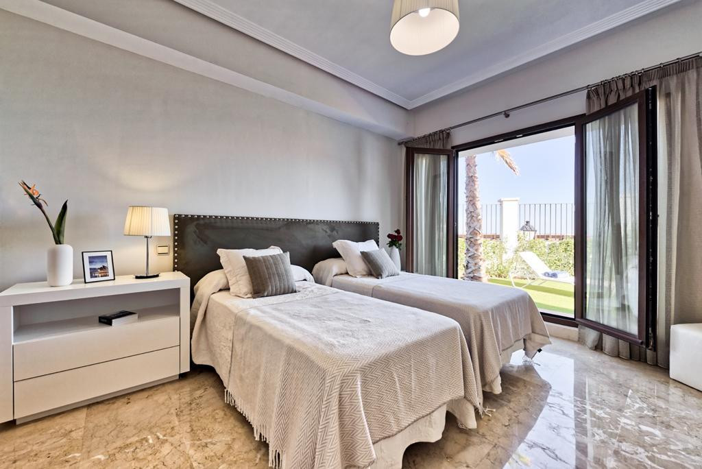 5 Bed Townhouse for sale in Benahavís Costa Del Sol, Málaga, Spain
