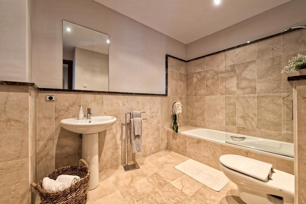 5 Bed Townhouse for sale in Benahavís Costa Del Sol, Málaga, Spain