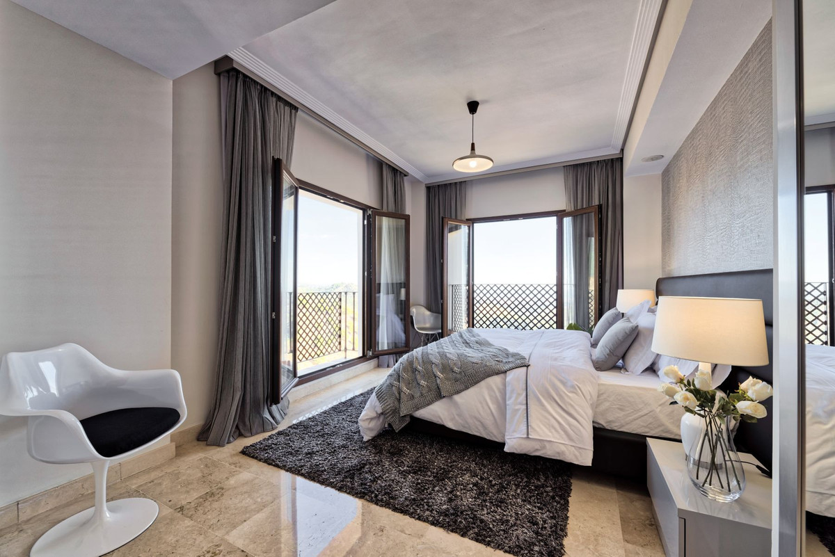 5 Bed Townhouse for sale in Benahavís Costa Del Sol, Málaga, Spain