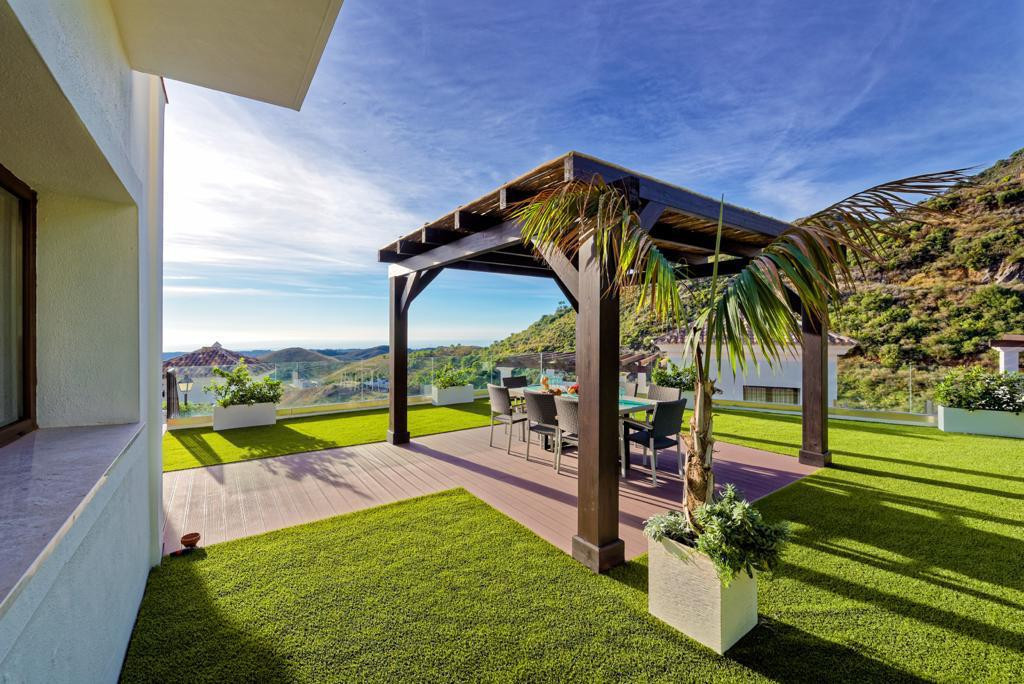 5 Bed Townhouse for sale in Benahavís Costa Del Sol, Málaga, Spain