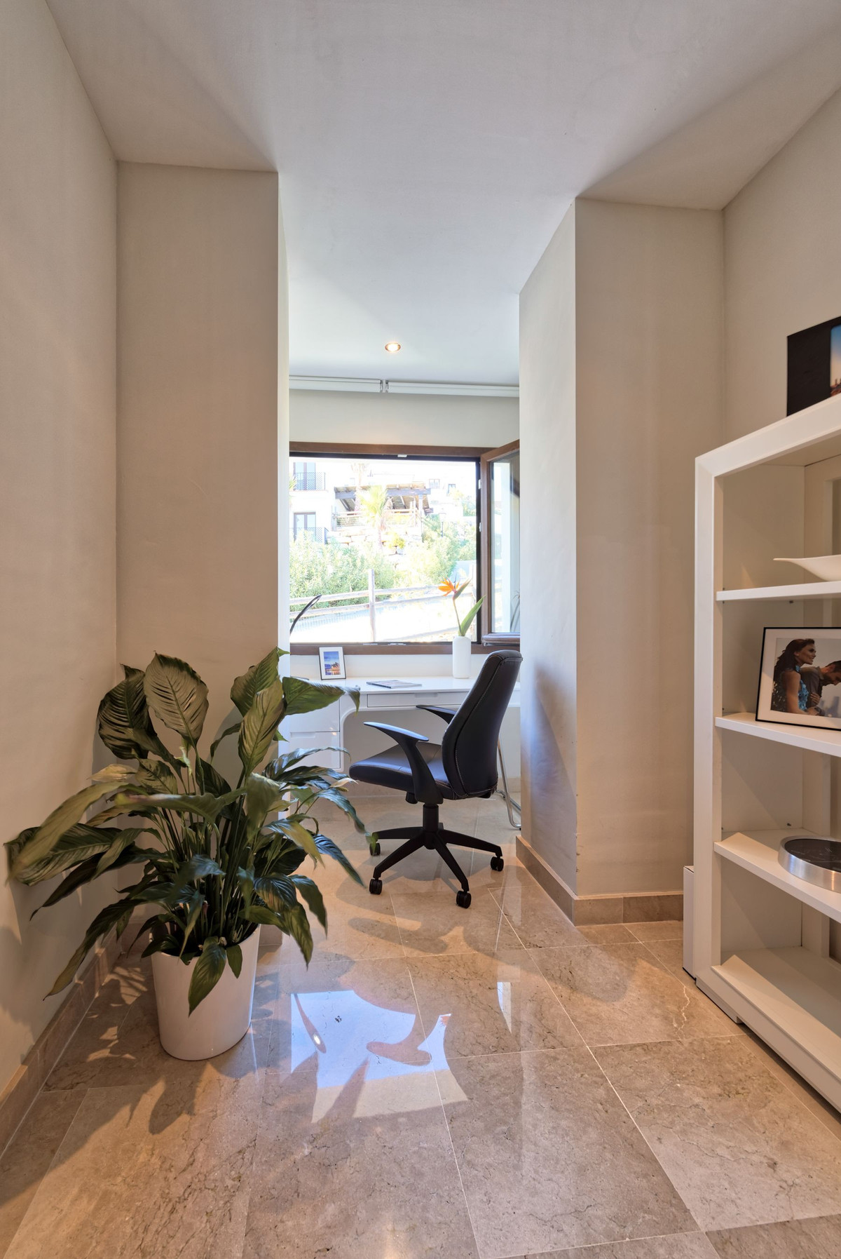 5 Bed Townhouse for sale in Benahavís Costa Del Sol, Málaga, Spain