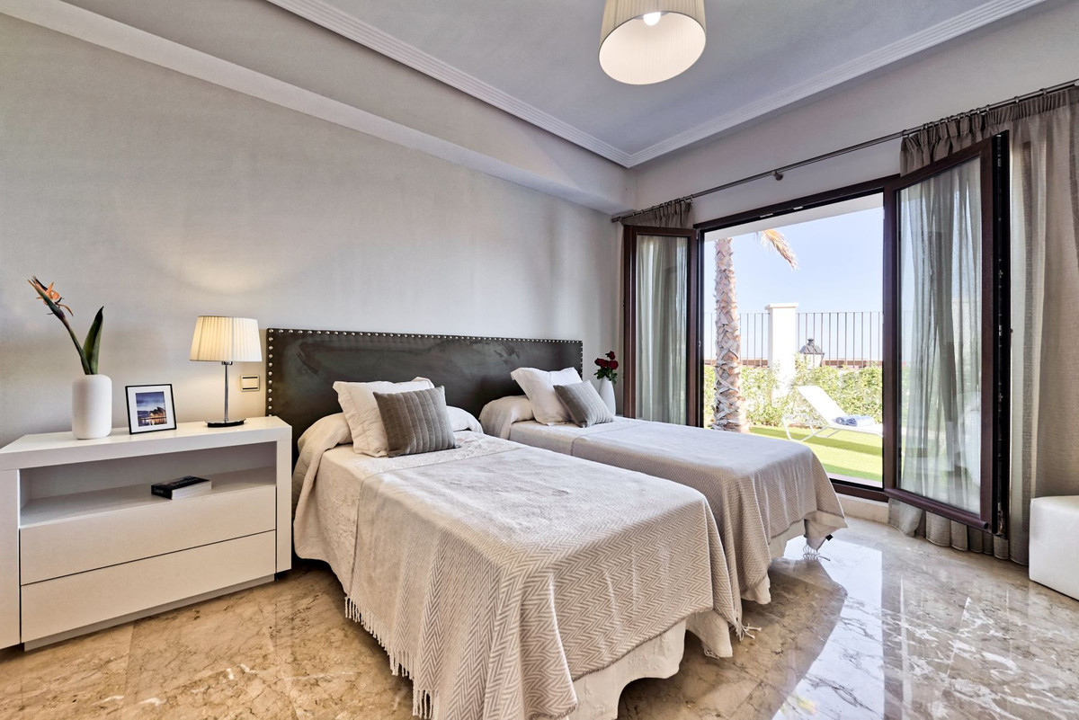 5 Bed Townhouse for sale in Benahavís Costa Del Sol, Málaga, Spain