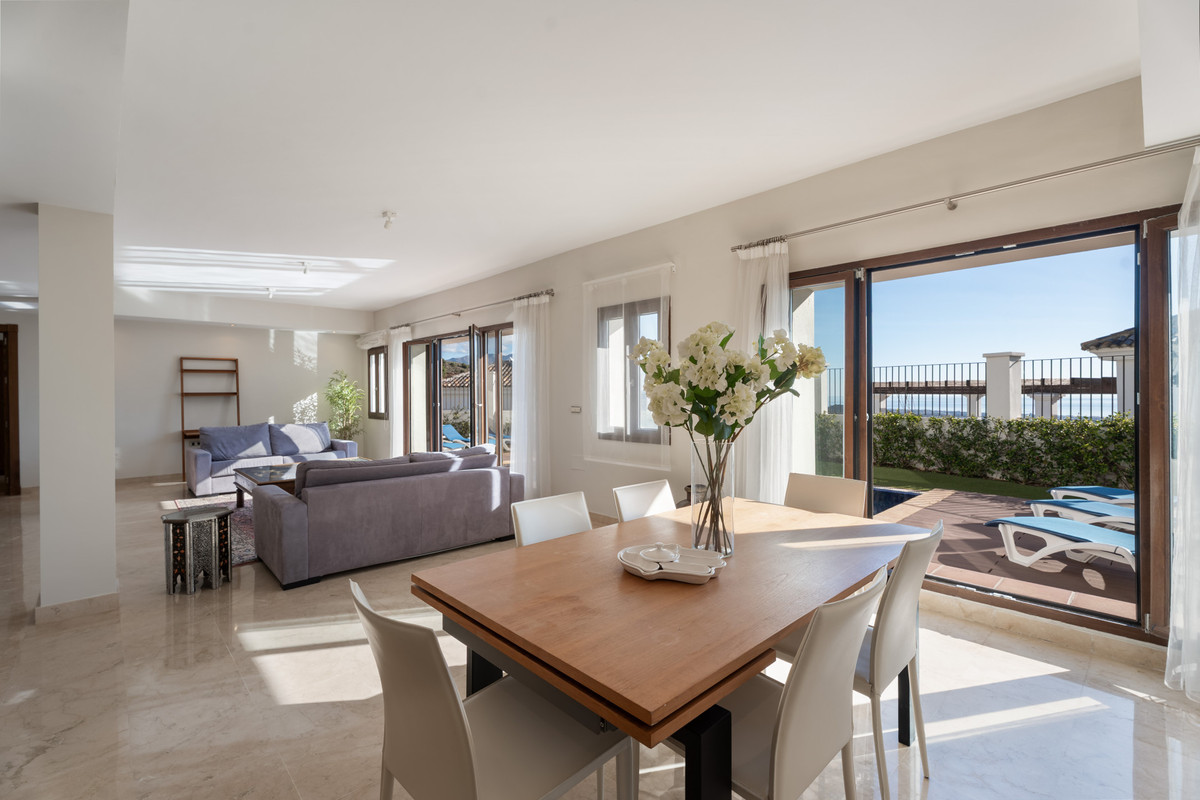 5 Bed Townhouse for sale in Benahavís Costa Del Sol, Málaga, Spain