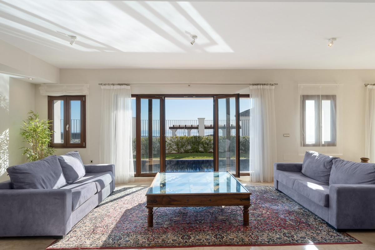 5 Bed Townhouse for sale in Benahavís Costa Del Sol, Málaga, Spain