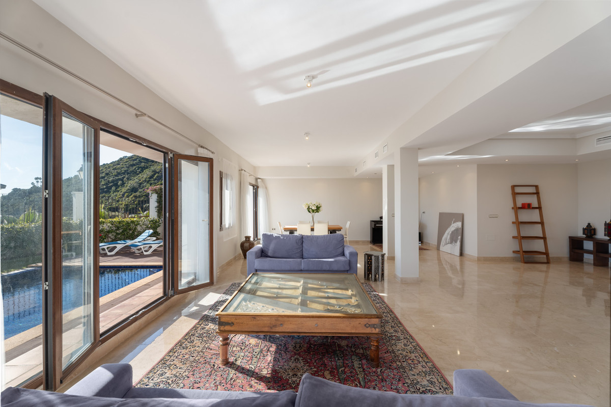 5 Bed Townhouse for sale in Benahavís Costa Del Sol, Málaga, Spain