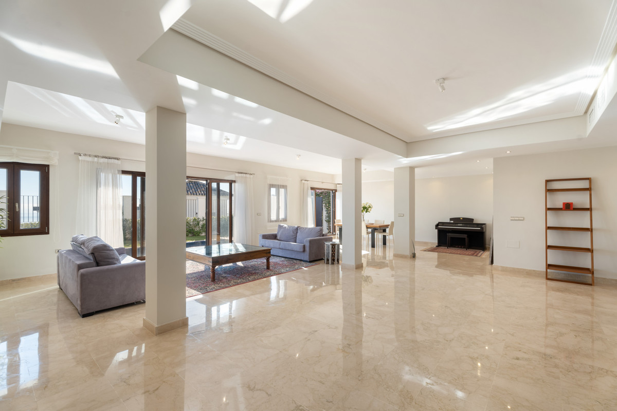 5 Bed Townhouse for sale in Benahavís Costa Del Sol, Málaga, Spain