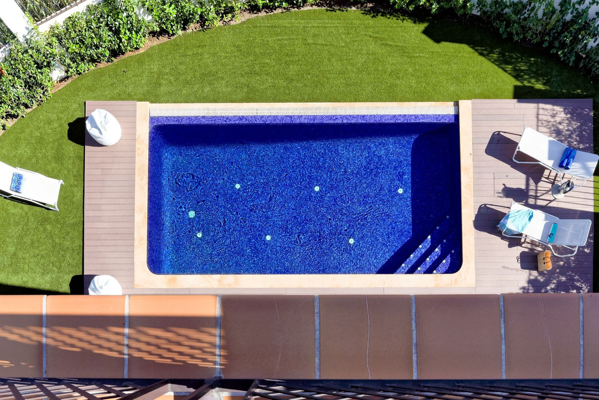 5 Bed Townhouse for sale in Benahavís Costa Del Sol, Málaga, Spain