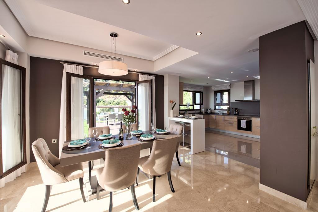 5 Bed Townhouse for sale in Benahavís Costa Del Sol, Málaga, Spain