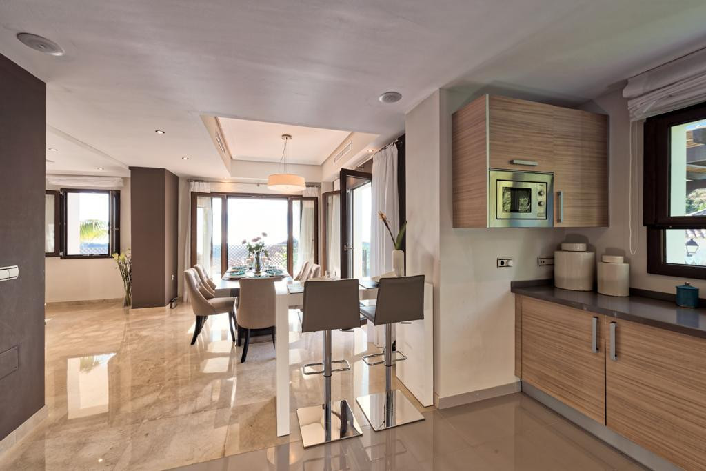 5 Bed Townhouse for sale in Benahavís Costa Del Sol, Málaga, Spain