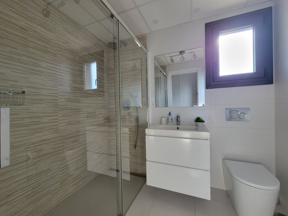 Se vende Apartamento Planta Media de 2 dormitorios en Costa Blanca, Alicante, España