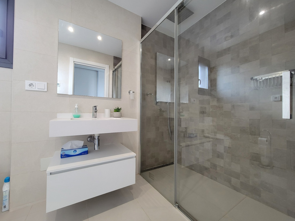 Se vende Apartamento Planta Media de 2 dormitorios en Costa Blanca, Alicante, España