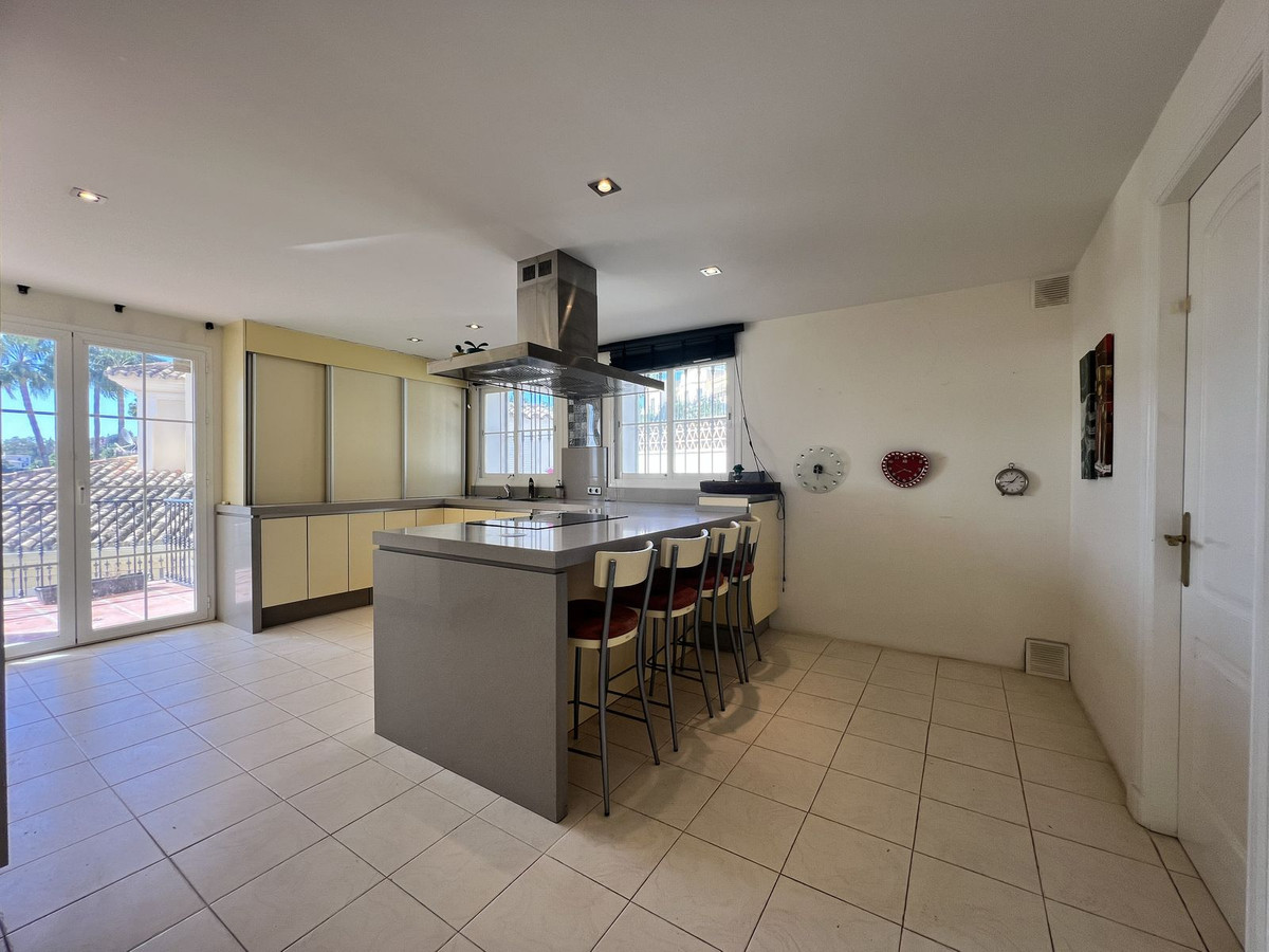 Se vende Villa - Chalet de 4 dormitorios en Costa Del Sol, Málaga, España