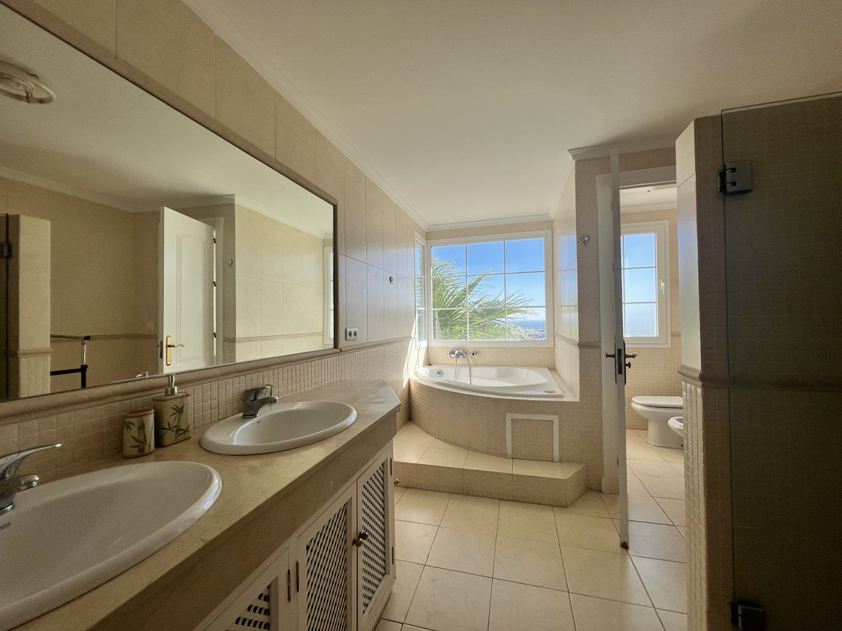 Se vende Villa - Chalet de 4 dormitorios en Costa Del Sol, Málaga, España