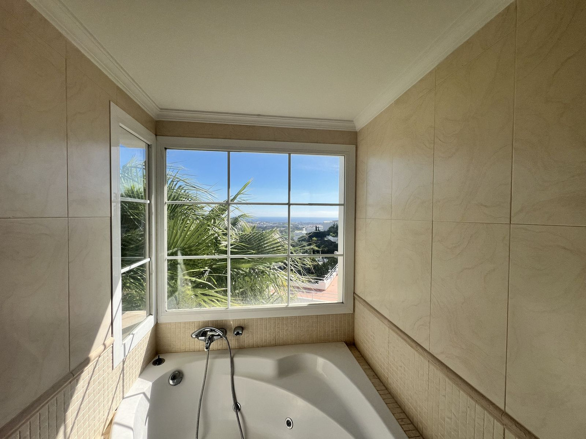 Se vende Villa - Chalet de 4 dormitorios en Costa Del Sol, Málaga, España