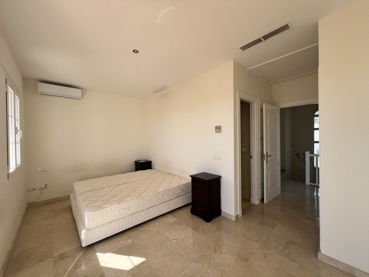 Se vende Villa - Chalet de 4 dormitorios en Costa Del Sol, Málaga, España
