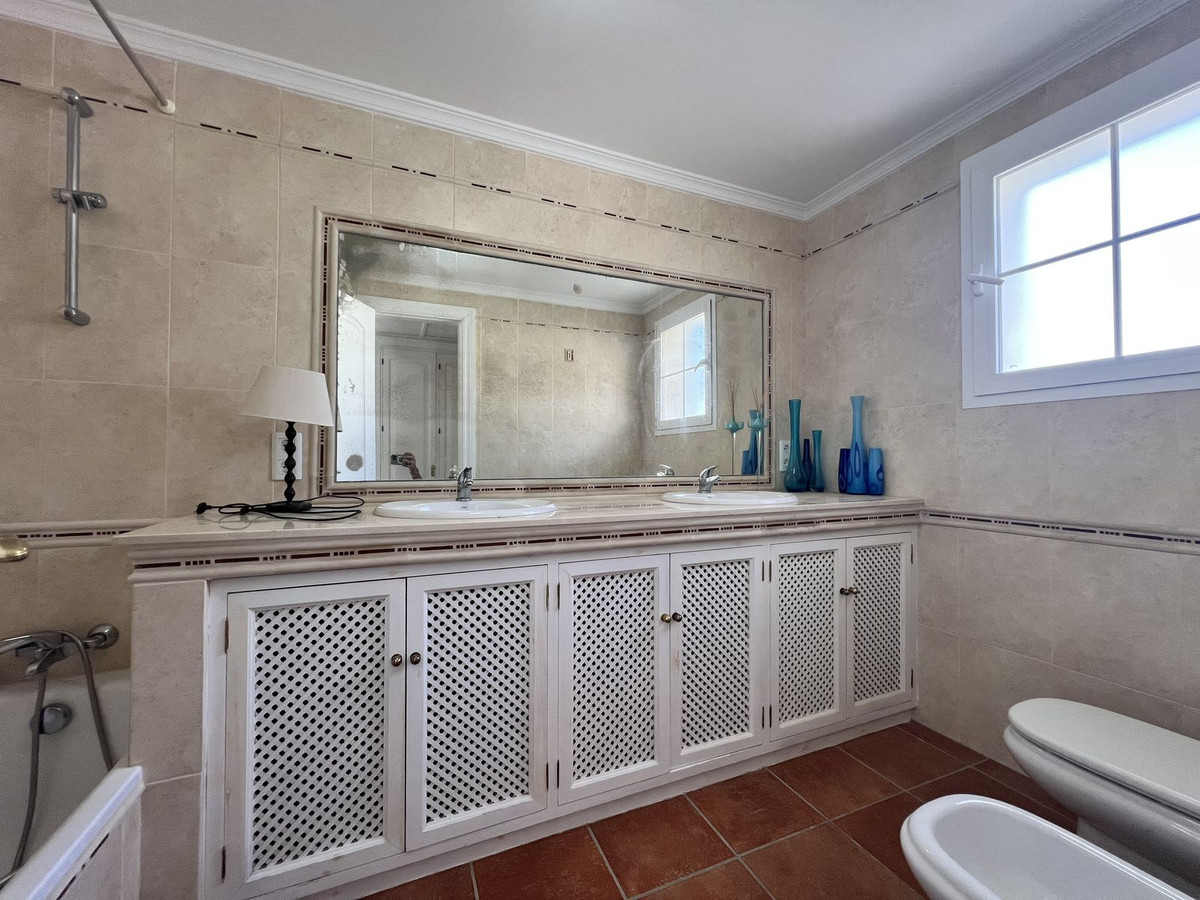 Se vende Villa - Chalet de 4 dormitorios en Costa Del Sol, Málaga, España