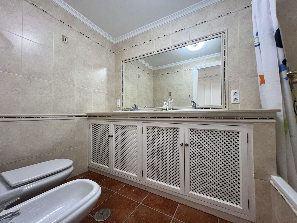 Se vende Villa - Chalet de 4 dormitorios en Costa Del Sol, Málaga, España