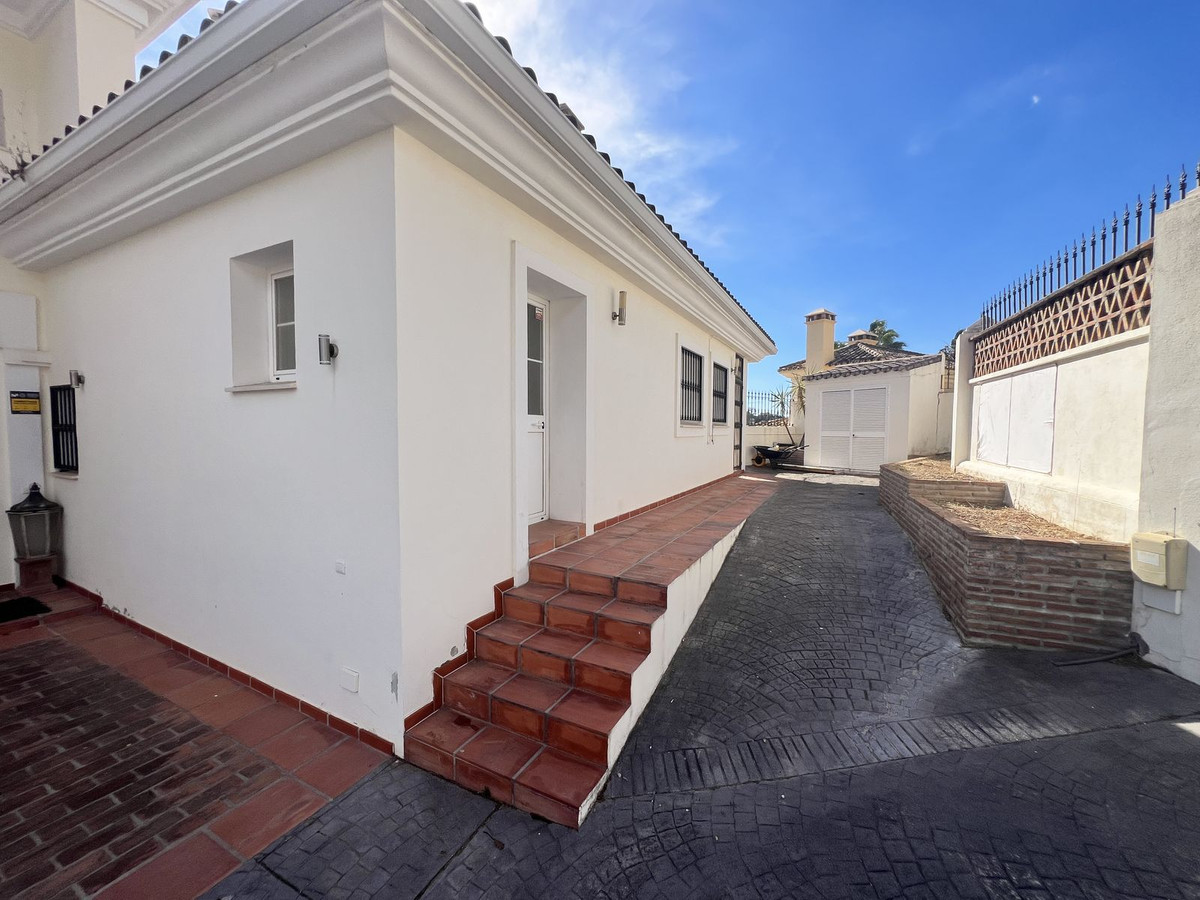 Se vende Villa - Chalet de 4 dormitorios en Costa Del Sol, Málaga, España