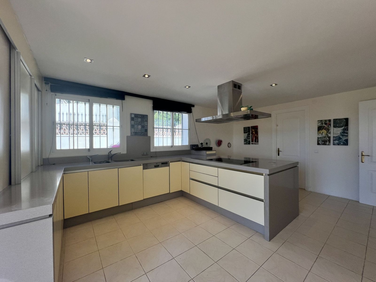 Se vende Villa - Chalet de 4 dormitorios en Costa Del Sol, Málaga, España