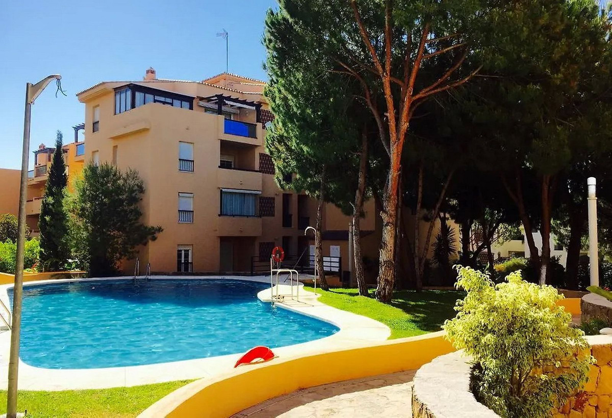 Se vende Apartamento Planta Media de 2 dormitorios en Costa Del Sol, Málaga, España