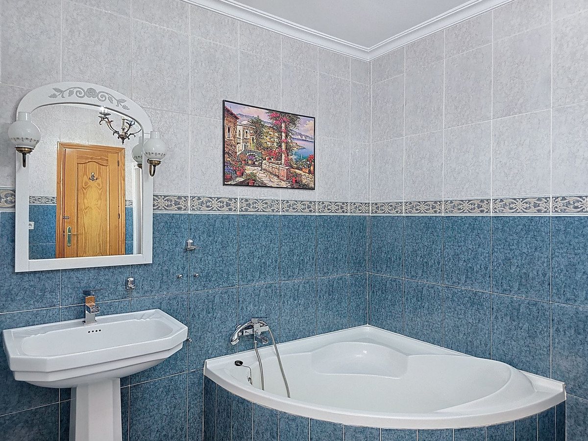 Se vende Villa - Chalet de 3 dormitorios en Costa Del Sol East, Málaga, España