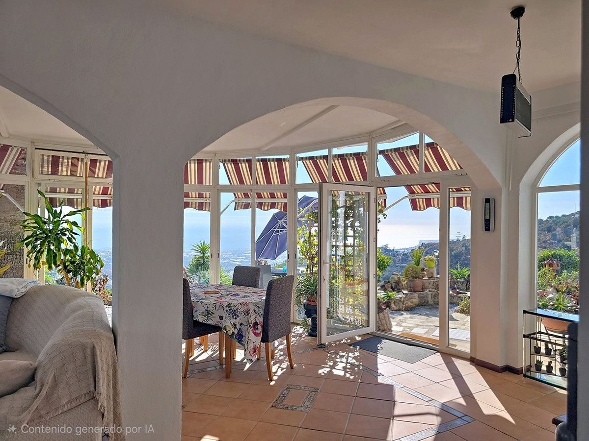 Se vende Villa - Chalet de 3 dormitorios en Costa Del Sol East, Málaga, España