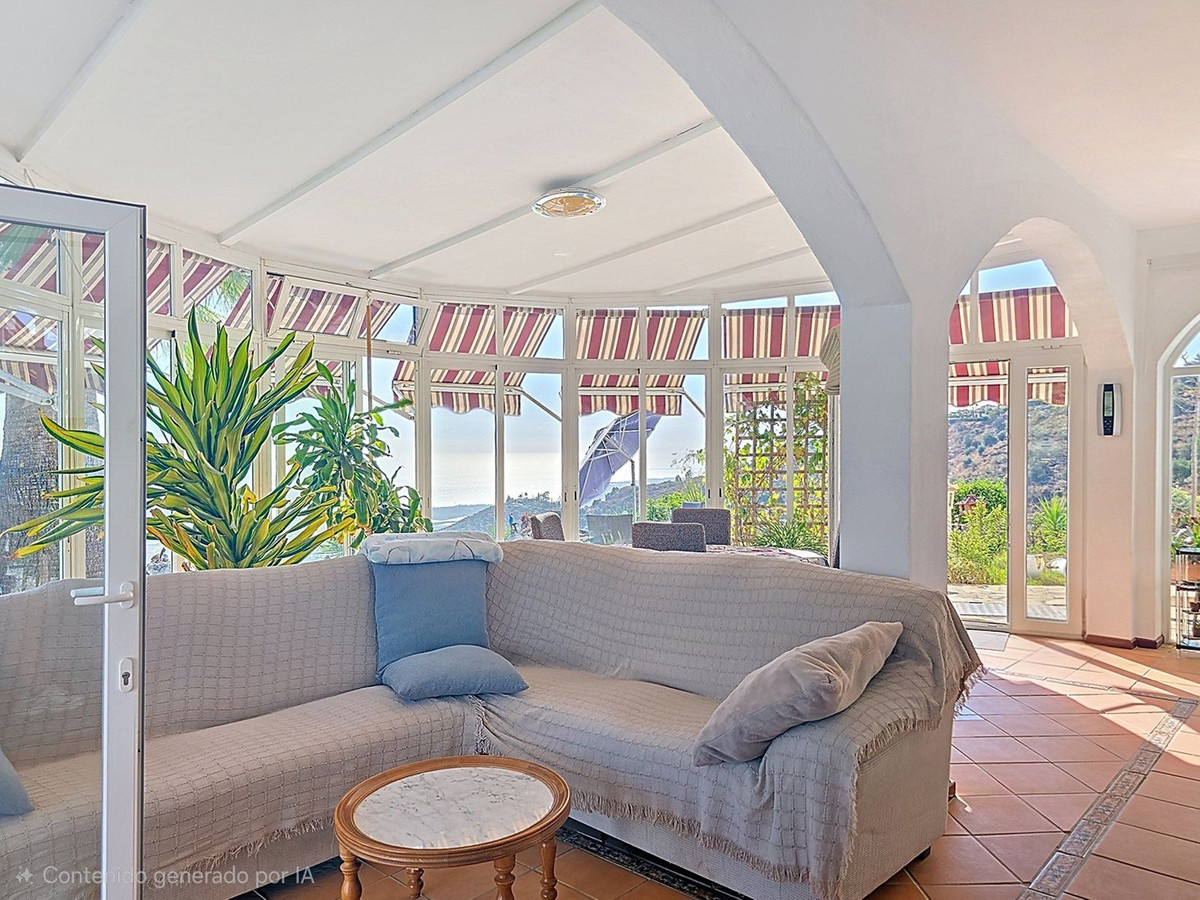 Se vende Villa - Chalet de 3 dormitorios en Costa Del Sol East, Málaga, España