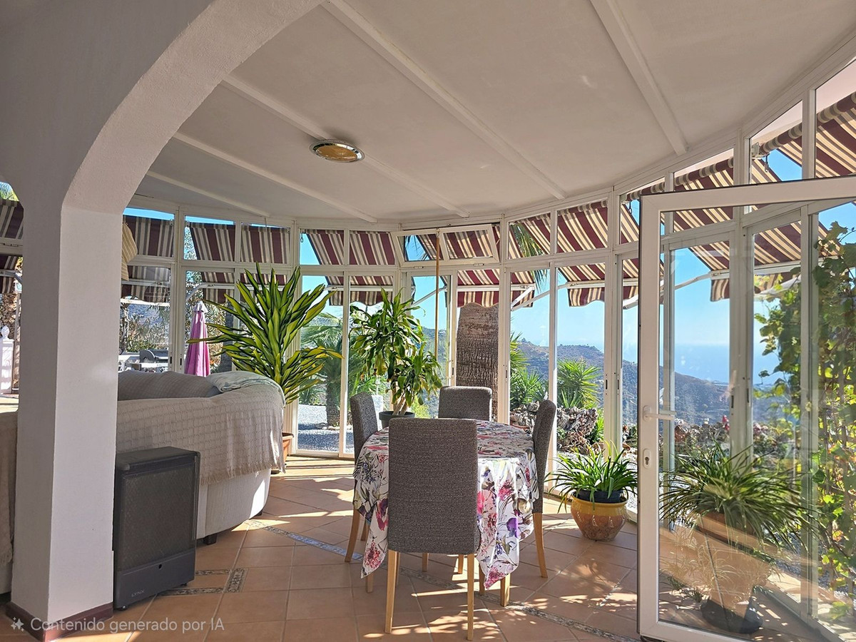 Se vende Villa - Chalet de 3 dormitorios en Costa Del Sol East, Málaga, España