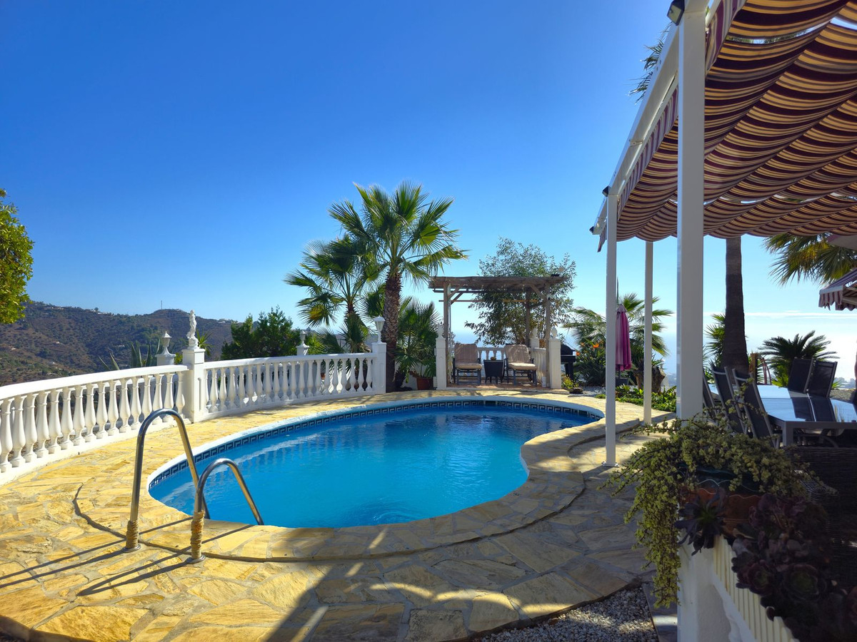 Se vende Villa - Chalet de 3 dormitorios en Costa Del Sol East, Málaga, España