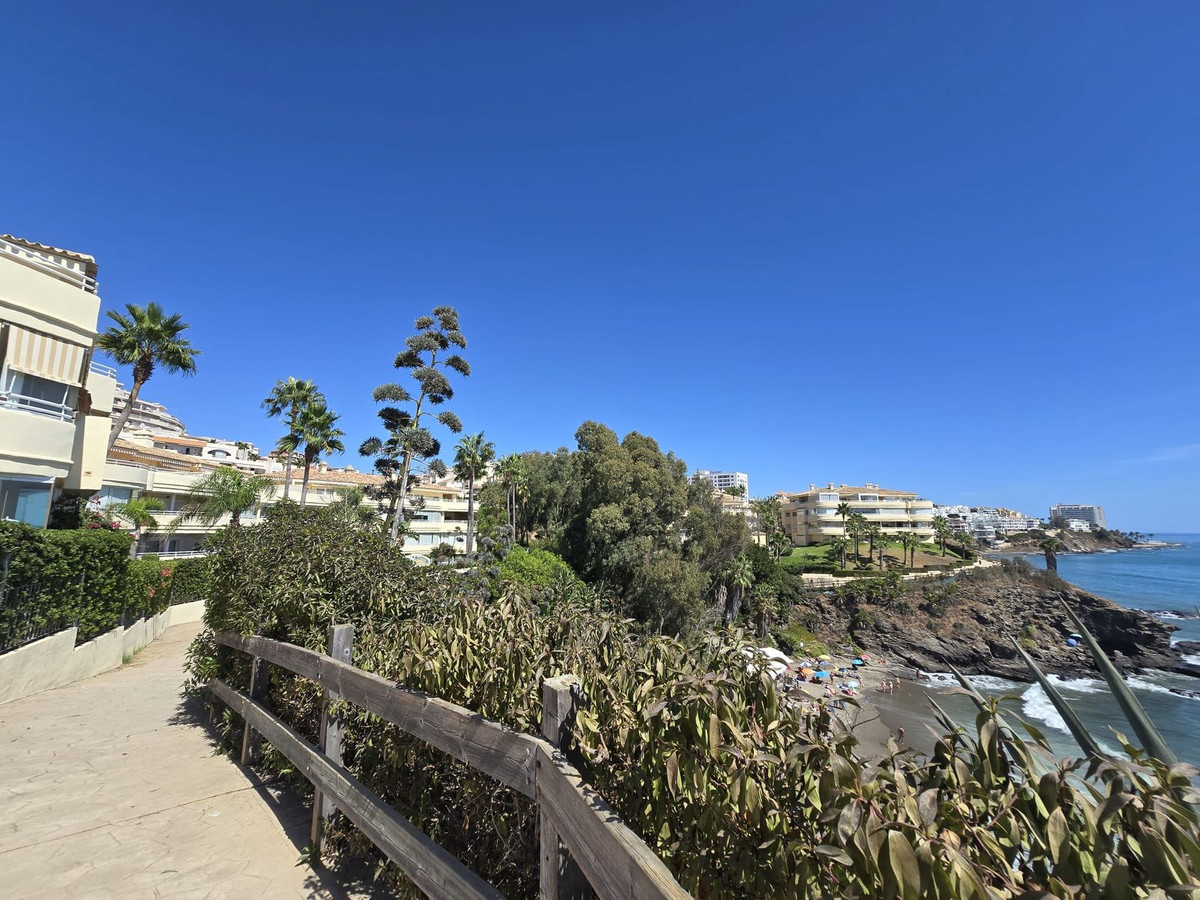 2 Bed Apartment for sale in Torrequebrada Costa Del Sol, Málaga, Spain