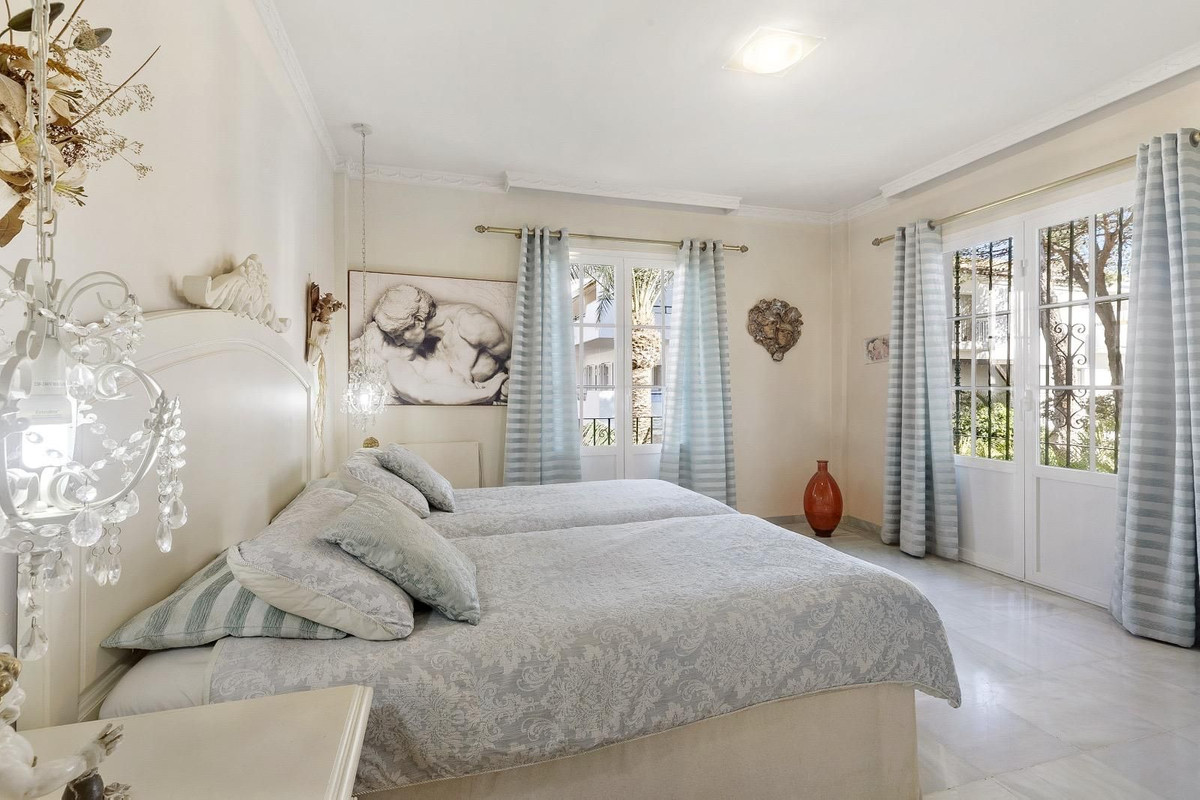 3 Bed Apartment for sale in New Golden Mile Costa Del Sol, Málaga, Spain