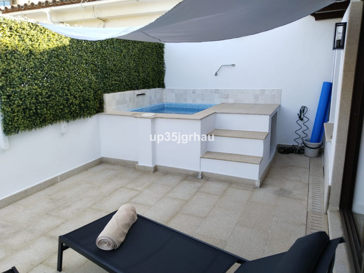 Se vende Apartamento Planta Media de 2 dormitorios en Costa Del Sol, Málaga, España
