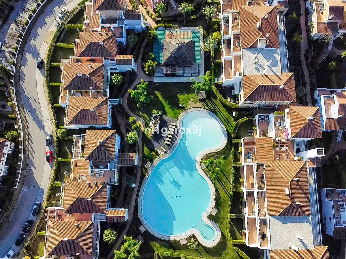 2 Bed Apartment for sale in Estepona Costa Del Sol, Málaga, Spain