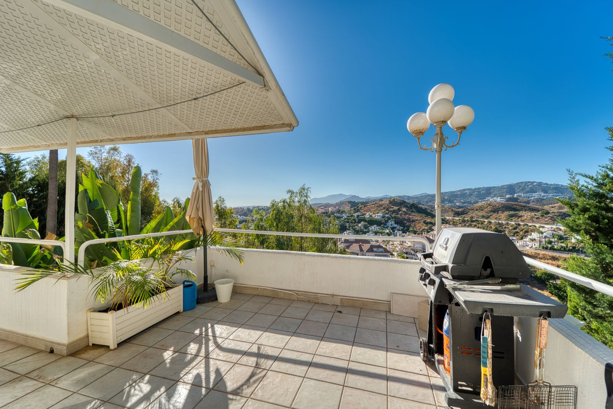 4 Bed Townhouse for sale in Nueva Andalucía Costa Del Sol, Málaga, Spain