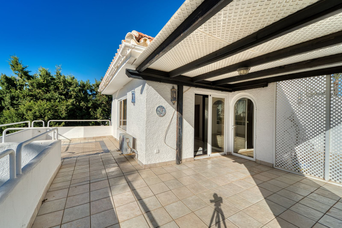 4 Bed Townhouse for sale in Nueva Andalucía Costa Del Sol, Málaga, Spain
