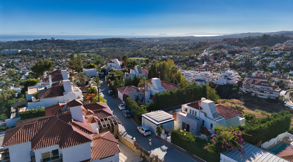 4 Bed Townhouse for sale in Nueva Andalucía Costa Del Sol, Málaga, Spain