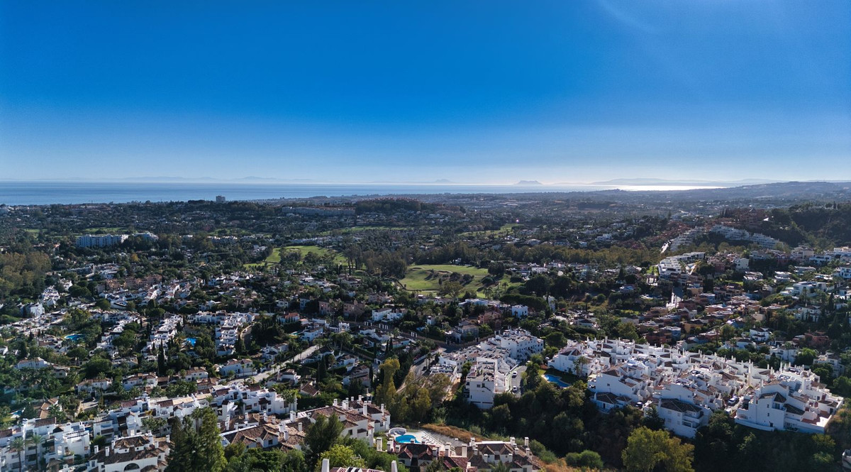 4 Bed Townhouse for sale in Nueva Andalucía Costa Del Sol, Málaga, Spain
